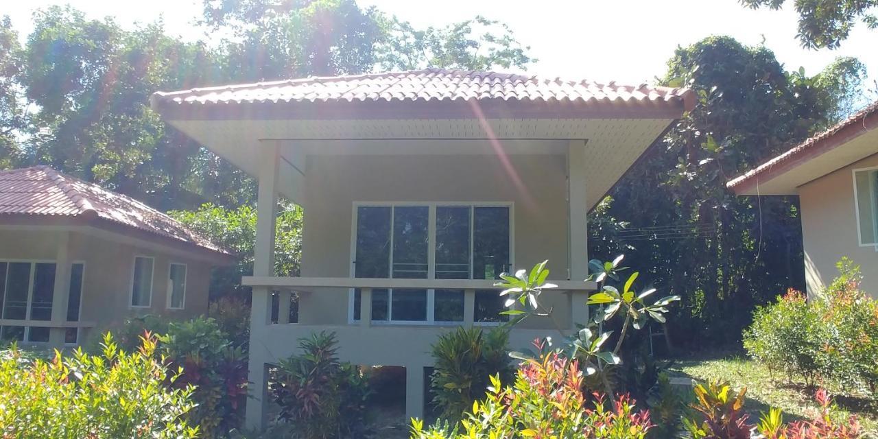 Baansukjai Bungalows Ranong Exterior foto
